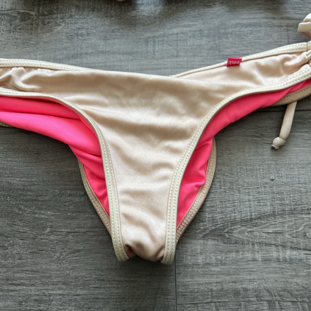 Bikinis - Picture 6 of 8